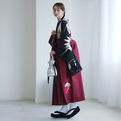 【レンタル】 袴 17点セット JAPAN STYLE×中村里砂 二尺袖着物 黒とグレーの肩身替わり・梅丸文 重ね衿縫い付済  卒業式 大学生 専門学生（1020726801）
