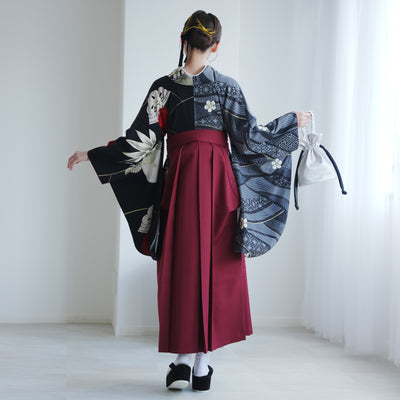 【レンタル】 袴 17点セット JAPAN STYLE×中村里砂 二尺袖着物 黒とグレーの肩身替わり・梅丸文 重ね衿縫い付済  卒業式 大学生 専門学生（1020726801）