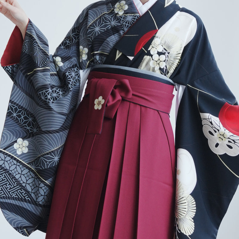 【レンタル】 袴 17点セット JAPAN STYLE×中村里砂 二尺袖着物 黒とグレーの肩身替わり・梅丸文 重ね衿縫い付済  卒業式 大学生 専門学生（1020726801）