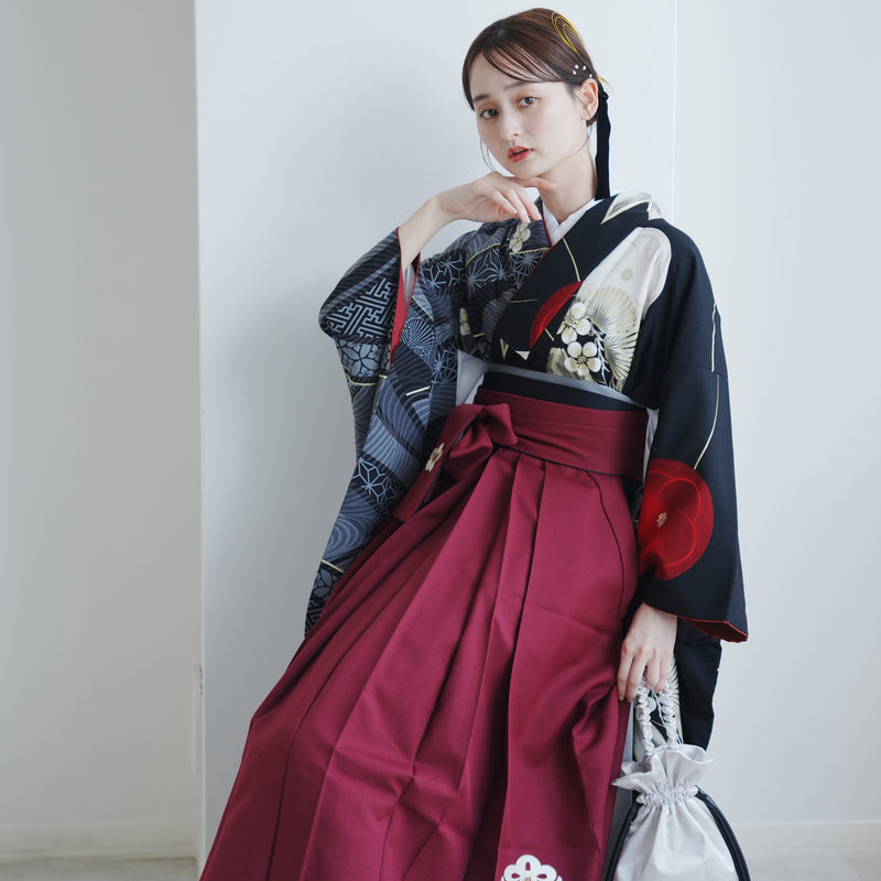 【レンタル】 袴 17点セット JAPAN STYLE×中村里砂 二尺袖着物 黒とグレーの肩身替わり・梅丸文 重ね衿縫い付済  卒業式 大学生 専門学生（1020726801）
