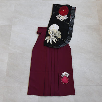 【レンタル】 袴 17点セット JAPAN STYLE×中村里砂 二尺袖着物 黒とグレーの肩身替わり・梅丸文 重ね衿縫い付済  卒業式 大学生 専門学生（1020726801）