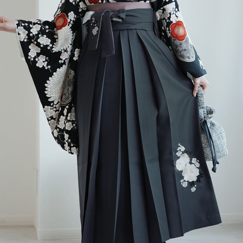 【レンタル】 袴 17点セット 九重 二尺袖着物 梅に菊・黒   重ね衿縫い付済  卒業式 大学生 専門学生（1020727401）