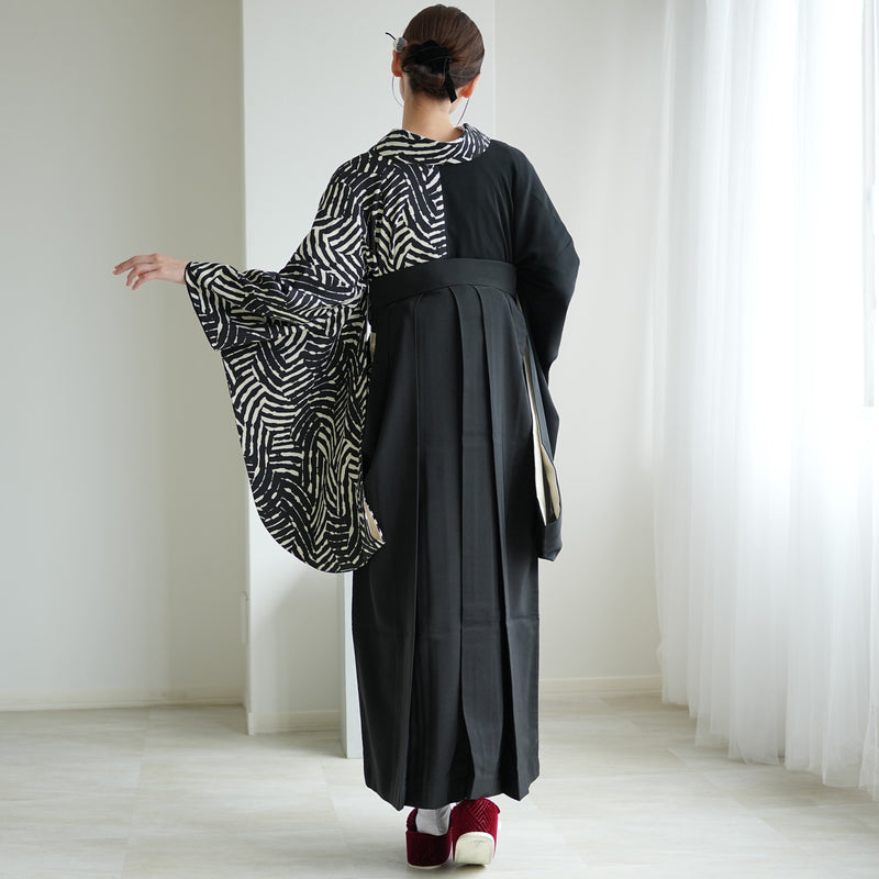 【レンタル】 袴 17点セット 二尺袖着物 半身 ジオメトリック×ブラック 重ね衿縫い付済  卒業式 大学生 専門学生（1020727701）
