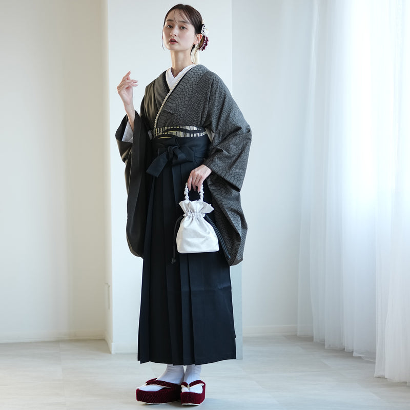 【レンタル】 袴 17点セット 二尺袖着物 半身 月霞パイソン 黒曜色 チャコールグレー アシンメトリー グリッター ラメ 蛇柄 重ね衿縫い付済  卒業式 大学生 専門学生（1020728301）