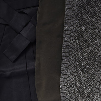 【レンタル】 袴 17点セット 二尺袖着物 半身 月霞パイソン 黒曜色 チャコールグレー アシンメトリー グリッター ラメ 蛇柄 重ね衿縫い付済  卒業式 大学生 専門学生（1020728301）