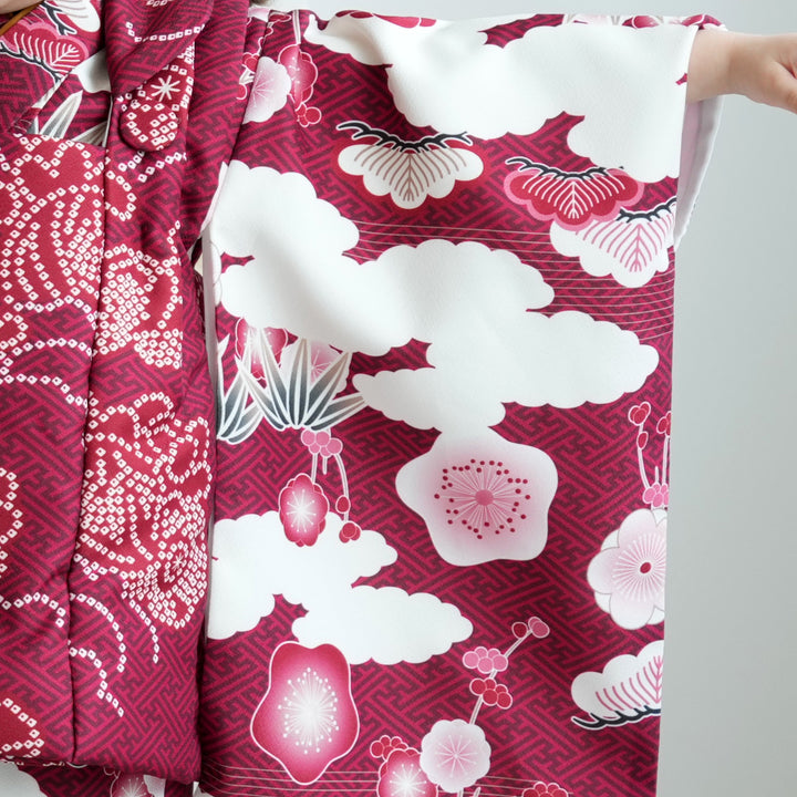 新品　ひよこ商店　3歳　フルセット　七五三 元禄梅模様×白百合色に絞り柄　被布 七五三着物 3歳 女の子 被布セット】販売品 元禄梅模様×白百合色