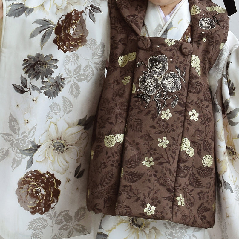 【レンタル】七五三着物 3歳女の子 被布セット JILLSTUART / ジル・スチュアート パンジーとクチナシ・ブラウン （1403625800）