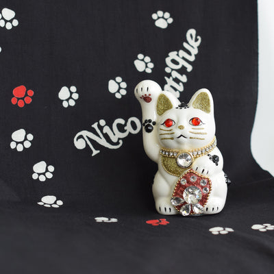 【ニコアンティーク×ご縁猫 招き猫 ねこ球助 手ぬぐい 2点セット】4号 白 右手上げ 日本製 注染 手染め 手拭い ハンドメイド 陶器 置物　プレゼントにも （2499648000）