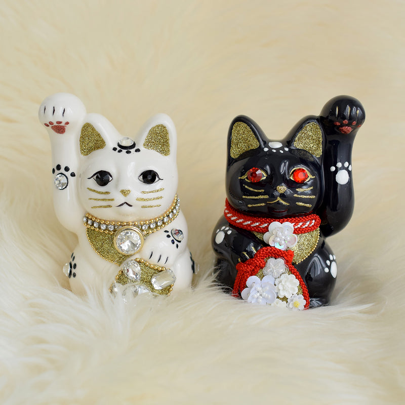 【ニコアンティーク×ご縁猫 招き猫 ねこ球太郎 手ぬぐい 2点セット】4号 白 右手上げ 日本製 注染 手染め 手拭い ハンドメイド 陶器 置物　プレゼントにも （2499648100）