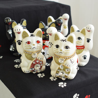 【ニコアンティーク×ご縁猫 招き猫 ねこ球太郎 手ぬぐい 2点セット】4号 白 右手上げ 日本製 注染 手染め 手拭い ハンドメイド 陶器 置物　プレゼントにも （2499648100）