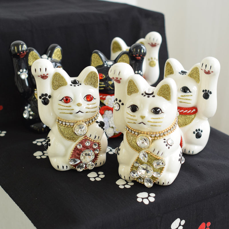 【ニコアンティーク×ご縁猫 招き猫 ねこ球太郎 手ぬぐい 2点セット】4号 白 右手上げ 日本製 注染 手染め 手拭い ハンドメイド 陶器 置物　プレゼントにも （2499648100）