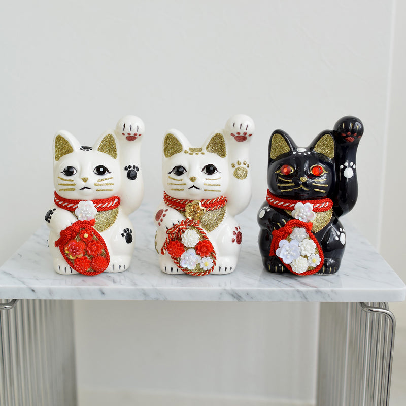 【ニコアンティーク×ご縁猫 招き猫 ねこ球代 手ぬぐい 2点セット】4号 白 左手上げ 日本製 注染 手染め 手拭い ハンドメイド 陶器 置物　プレゼントにも （2499648300）