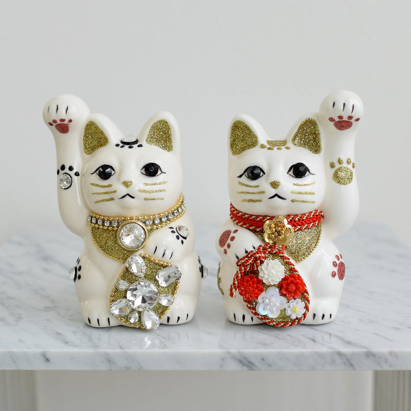 【ニコアンティーク×ご縁猫 招き猫 ねこ球代 手ぬぐい 2点セット】4号 白 左手上げ 日本製 注染 手染め 手拭い ハンドメイド 陶器 置物　プレゼントにも （2499648300）