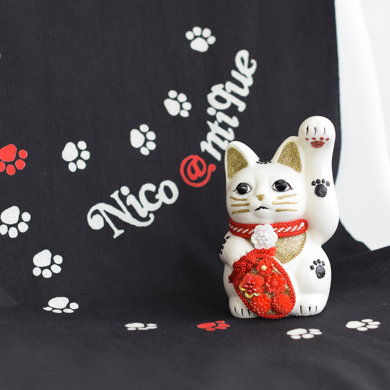 【ニコアンティーク×ご縁猫 招き猫 ねこ球美 手ぬぐい 2点セット】4号 白 左手上げ 日本製 注染 手染め 手拭い ハンドメイド 陶器 置物　プレゼントにも （2499648400）
