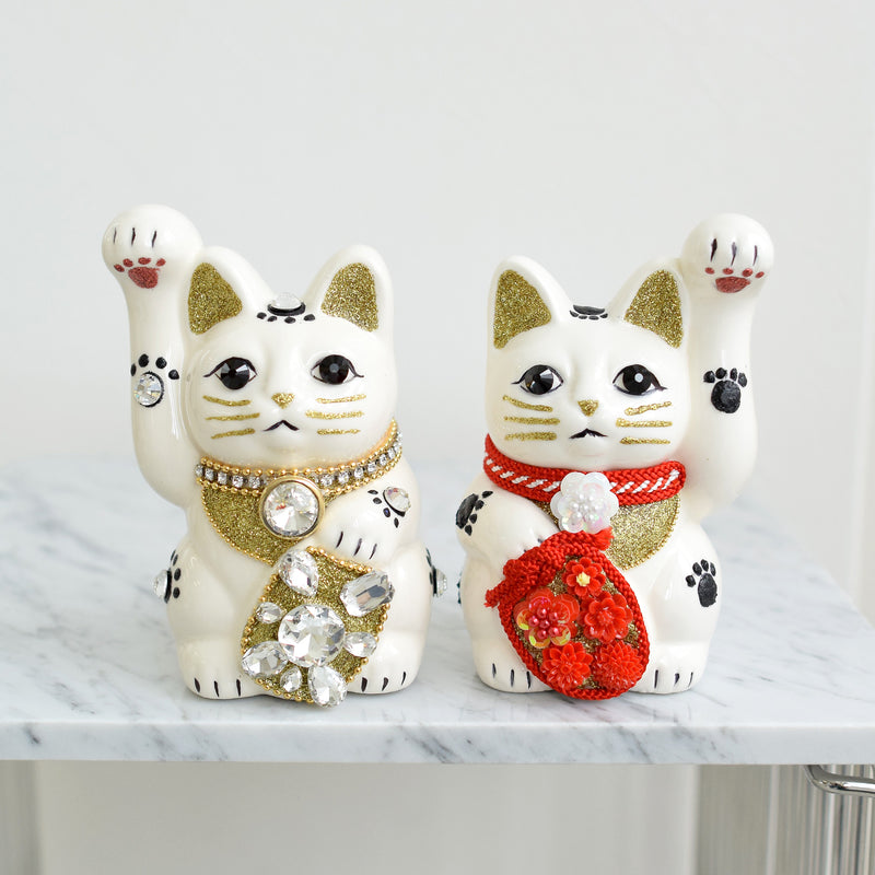 【ニコアンティーク×ご縁猫 招き猫 ねこ球美 手ぬぐい 2点セット】4号 白 左手上げ 日本製 注染 手染め 手拭い ハンドメイド 陶器 置物　プレゼントにも （2499648400）