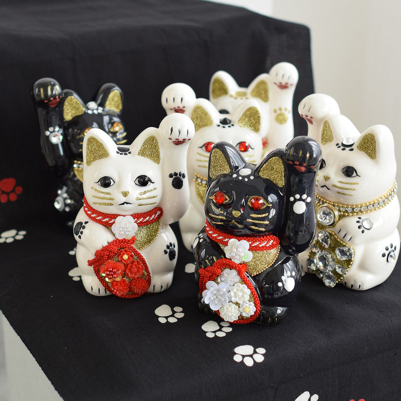 【ニコアンティーク×ご縁猫 招き猫 ねこ球美 手ぬぐい 2点セット】4号 白 左手上げ 日本製 注染 手染め 手拭い ハンドメイド 陶器 置物　プレゼントにも （2499648400）