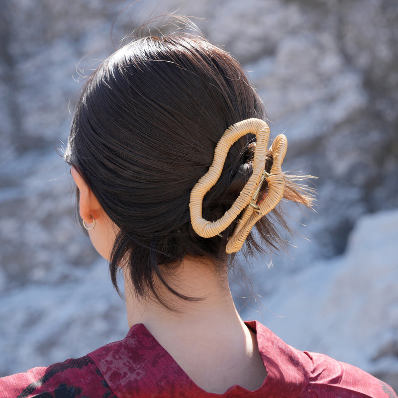 【籐クラウディヘアクリップ　バンスクリップ】単品 utatane ラタンウィッカー　籐編み 髪飾り 天然素材 ボヘミアン 浴衣や着物のヘアアレンジに（2510604800）