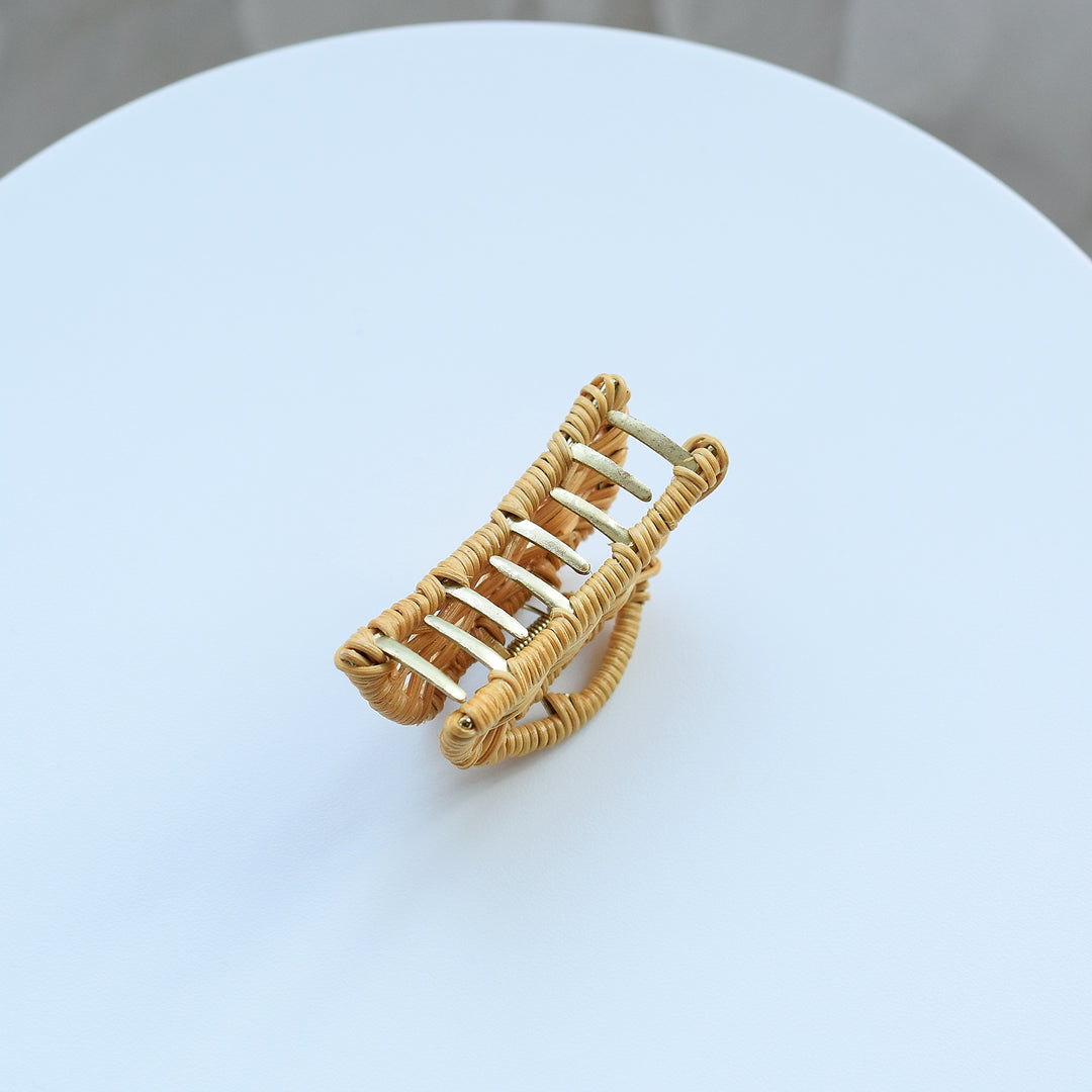 no.201 ハンドメイド✩ラタン風パーツのボタニカルヴィンテージヘアクリップ✩ 籐ハーフムーンヘアクリップ バンスクリップ】単品 utatane ラタン