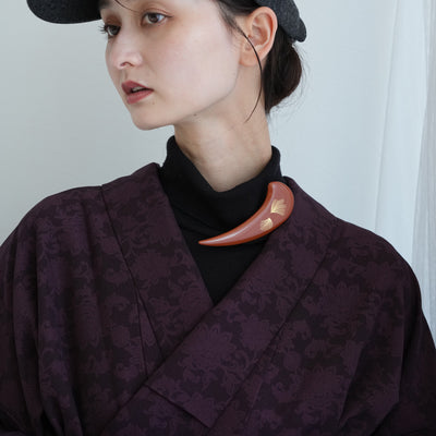 【ブローチ 蒔絵 朱赤つの 金モダン】日本製  和風アクセサリー ハンドメイド （2511606700）