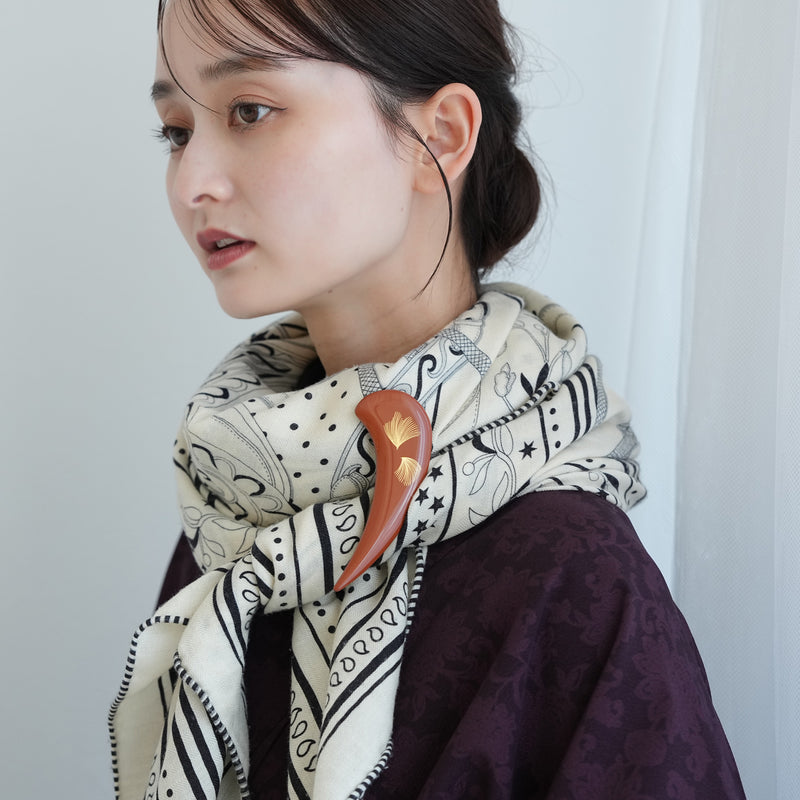 【ブローチ 蒔絵 朱赤つの 金モダン】日本製  和風アクセサリー ハンドメイド （2511606700）