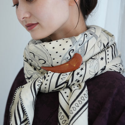 【ブローチ 蒔絵 朱赤つの 金ミニマル】日本製  和風アクセサリー ハンドメイド （2511606800）