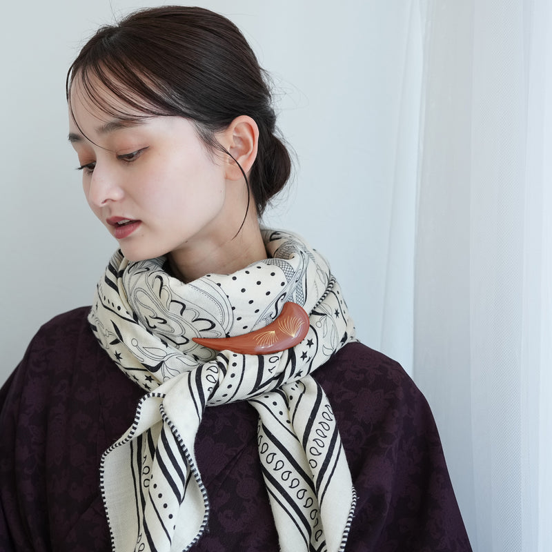 【ブローチ 蒔絵 朱赤つの 金ミニマル】日本製  和風アクセサリー ハンドメイド （2511606800）