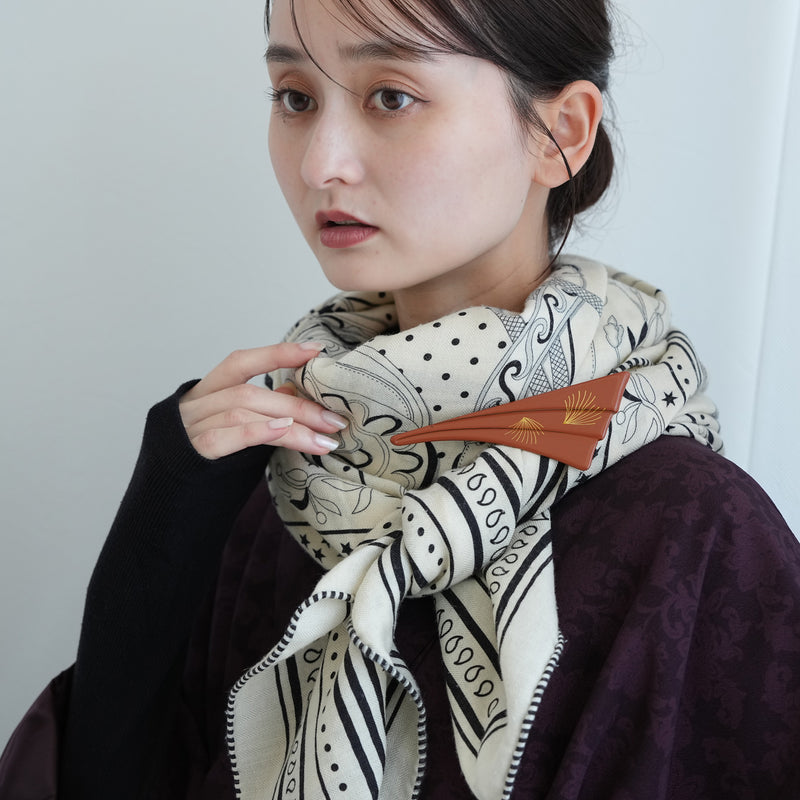 【ブローチ 蒔絵 朱赤扇　金ミニマル】日本製  和風アクセサリー ハンドメイド （2511607000）