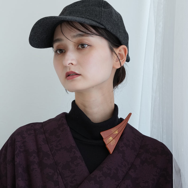 【ブローチ 蒔絵 朱赤扇　金ミニマル】日本製  和風アクセサリー ハンドメイド （2511607000）