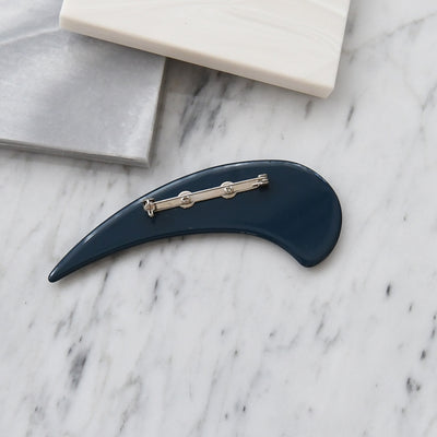 【ブローチ 蒔絵 紺鼠つの　金モダン】日本製  和風アクセサリー ハンドメイド （2511607100）