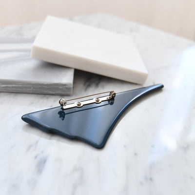 【ブローチ 蒔絵 紺鼠扇 金ミニマル】日本製  和風アクセサリー ハンドメイド （2511607200）