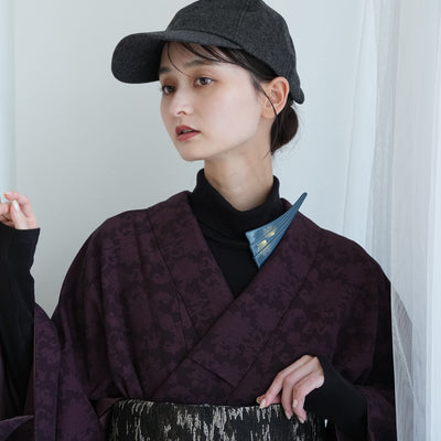 【ブローチ 蒔絵 紺鼠扇 金ミニマル】日本製  和風アクセサリー ハンドメイド （2511607200）