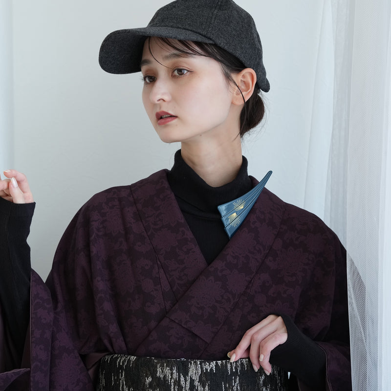 【ブローチ 蒔絵 紺鼠扇 金ミニマル】日本製  和風アクセサリー ハンドメイド （2511607200）