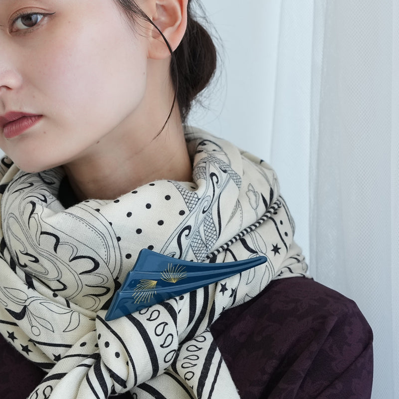 【ブローチ 蒔絵 紺鼠扇 金ミニマル】日本製  和風アクセサリー ハンドメイド （2511607200）