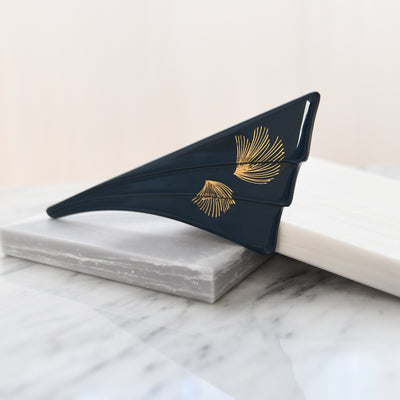 【ブローチ 蒔絵 紺鼠扇 金モダン】日本製  和風アクセサリー ハンドメイド （2511607300）