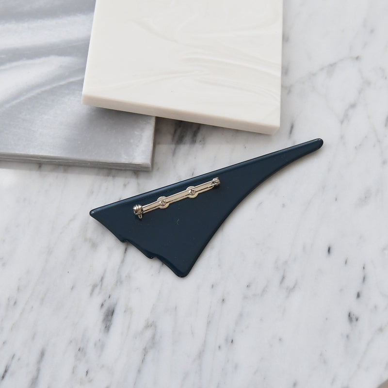 【ブローチ 蒔絵 紺鼠扇 金モダン】日本製  和風アクセサリー ハンドメイド （2511607300）