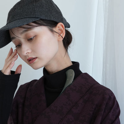 【ブローチ 蒔絵 墨つの 金ミニマル】日本製  和風アクセサリー ハンドメイド （2511607400）