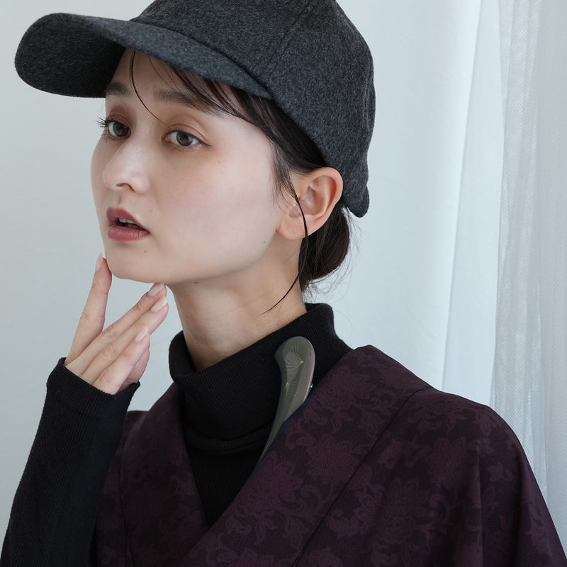 【ブローチ 蒔絵 墨つの 金ミニマル】日本製  和風アクセサリー ハンドメイド （2511607400）