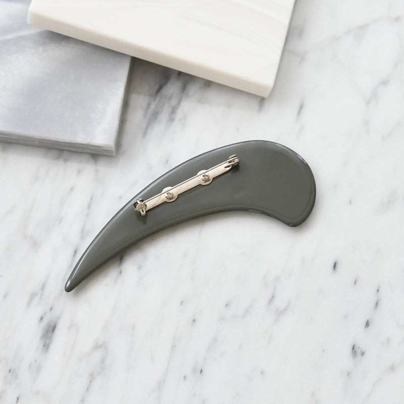 【ブローチ 蒔絵 墨つの 金モダン】日本製  和風アクセサリー ハンドメイド （2511607500）