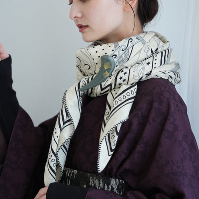 【ブローチ 蒔絵 墨つの 金モダン】日本製  和風アクセサリー ハンドメイド （2511607500）