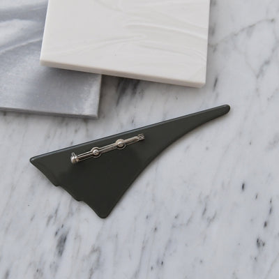 【ブローチ 蒔絵 墨扇 金モダン】日本製  和風アクセサリー ハンドメイド （2511607600）