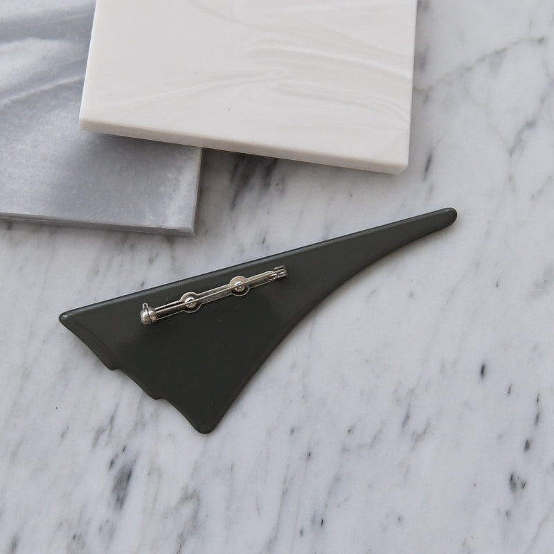 【ブローチ 蒔絵 墨扇 金モダン】日本製  和風アクセサリー ハンドメイド （2511607600）