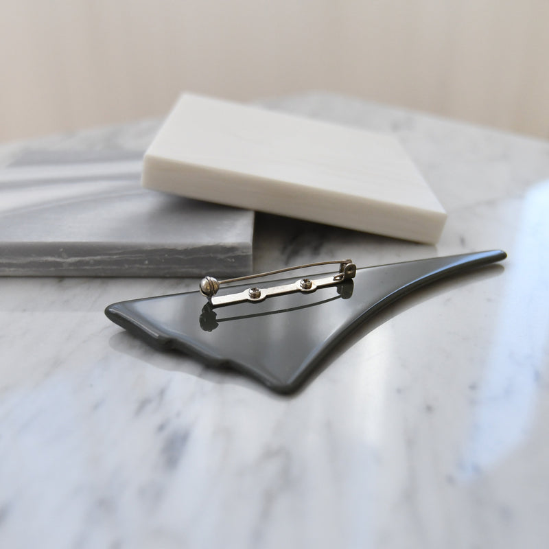 【ブローチ 蒔絵 墨扇 金モダン】日本製  和風アクセサリー ハンドメイド （2511607600）