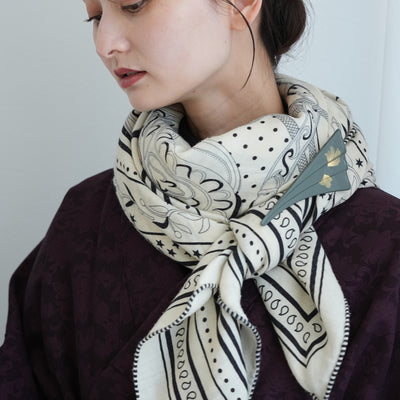 【ブローチ 蒔絵 墨扇 金モダン】日本製  和風アクセサリー ハンドメイド （2511607600）