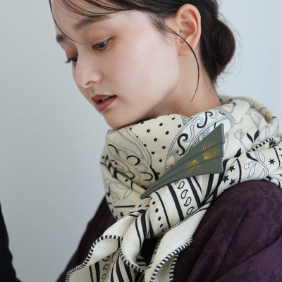 【ブローチ 蒔絵 墨扇 金ミニマル】日本製  和風アクセサリー ハンドメイド （2511607700）