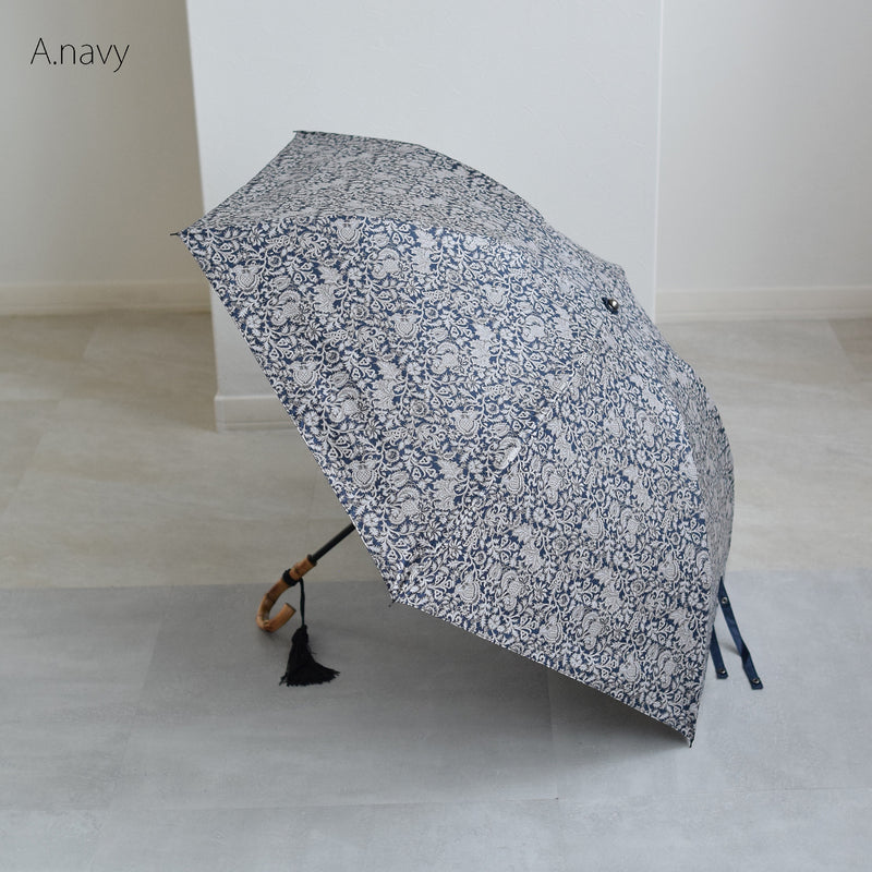 【日傘 折りたたみ】ペイズリー インド更紗柄 100％遮光 UV遮蔽率99.9％以上 3段55cm 晴雨兼用 バンブーハンドル タッセル付 （2512611501）【ギフトキットB対応】