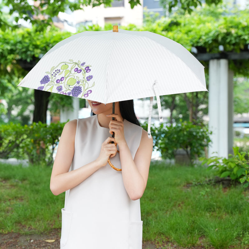 【日傘 utatane×Kuovi（クオヴィ）折りたたみ傘】100％遮光  3段50cm 北欧色シャンブレー/果樹園 オーチャード（ORCHARD）ワンポイント バンブーリングハンドル（2512636501）【ギフトキットB対応】