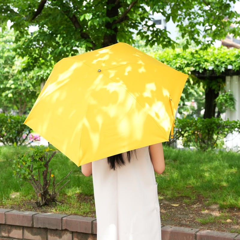 【日傘 utatane×Kuovi（クオヴィ）折りたたみ 日本製】100％遮光 3段55cm utataneくまちゃん＆果樹園 チャーム付  バンブーハンドル タッセル付 （2512640201）【ギフトキットB対応】