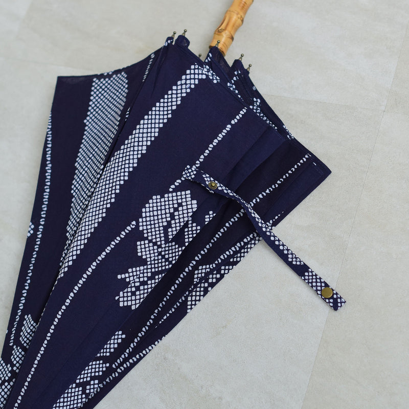 【日傘  utatane×注染工房 ネイビー ワントーン あやめ 菖蒲 ぼかし にじみ】日本製小幅生地使用 50cm長傘  特選シリーズ バンブーハンドル 寒竹曲がり（2513634601）【ギフトキットA対応】