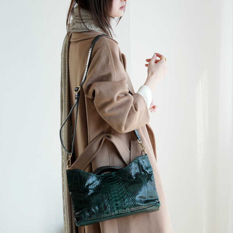【PYTHON パイソン ウェーブトートバッグ】ミニ グリーン ショルダーつき 本革 蛇革 コブラ革 和装 カジュアル エキゾチックレザー　お洋服はもちろん 着物にも（2690608200）