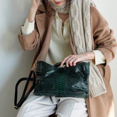 【PYTHON パイソン ウェーブトートバッグ】ミニ グリーン ショルダーつき 本革 蛇革 コブラ革 和装 カジュアル エキゾチックレザー　お洋服はもちろん 着物にも（2690608200）
